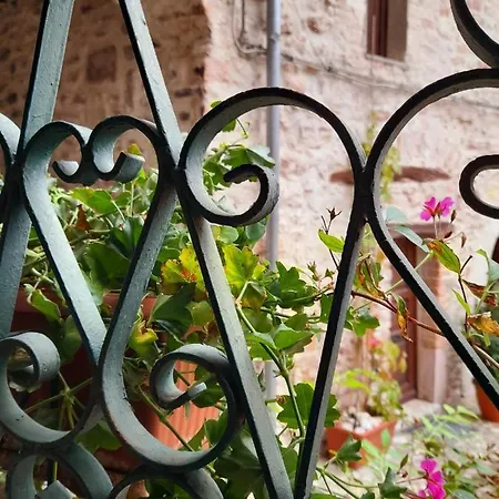 شقة Eremo Di Santo Apollinare *