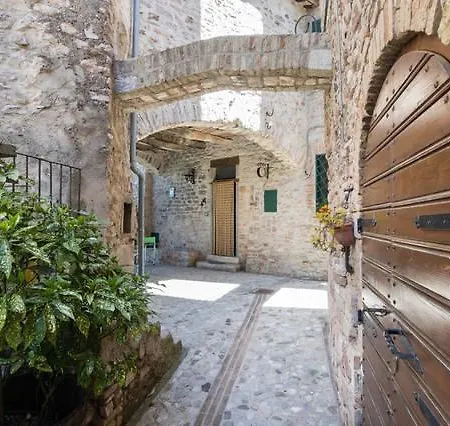 شقة Eremo Di Santo Apollinare