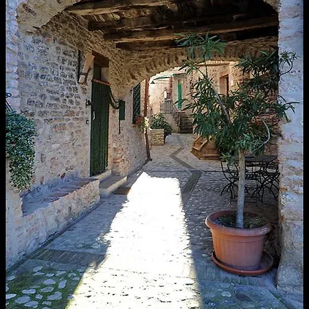 شقة Eremo Di Santo Apollinare *